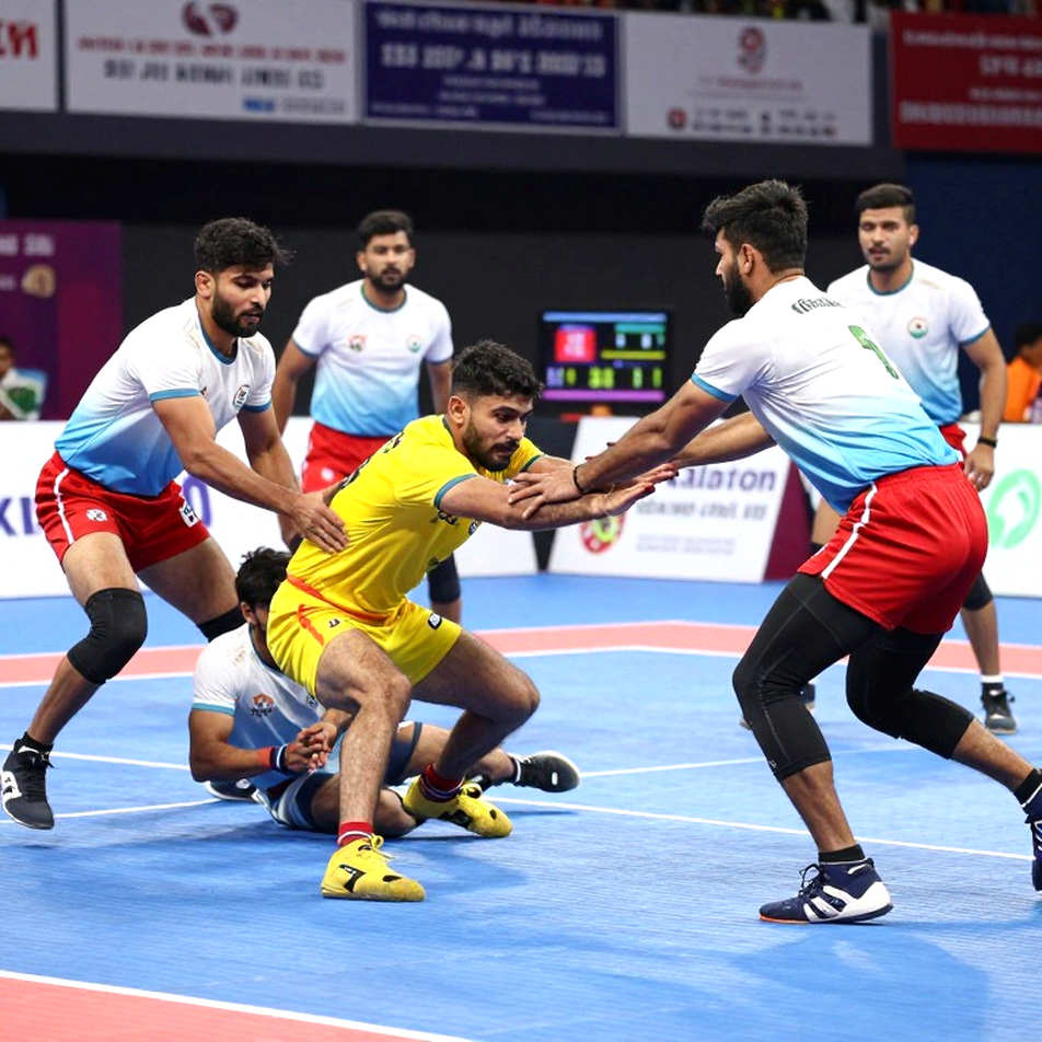 পাওয়ান সেহরাওয়াতের বেঞ্চে বসা, ভারত-ইরান ফাইনাল আর ‘২০২৬’ তারিখের এক ধাঁধা